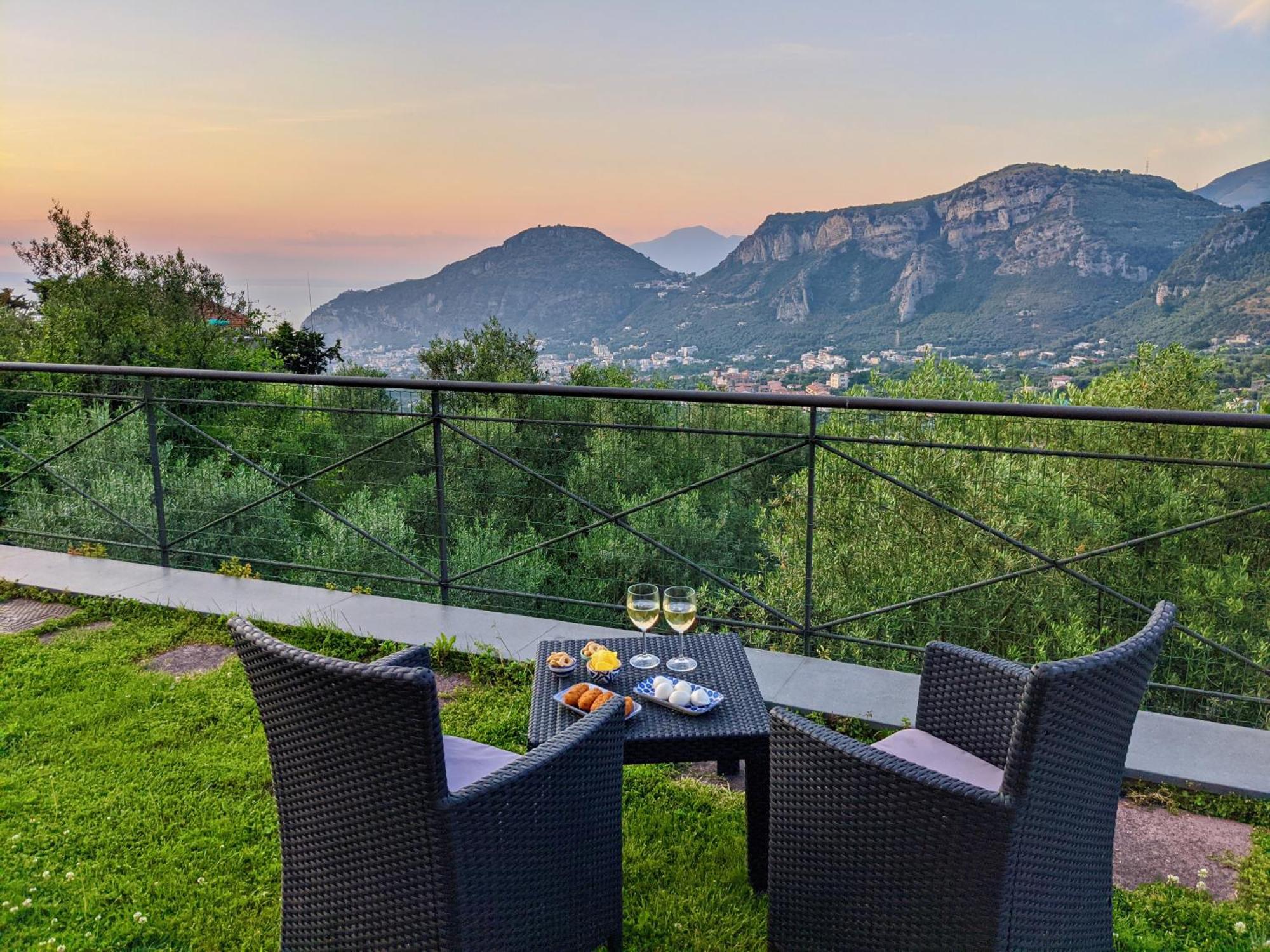 Villa Fanella, Independent House Between Sorrento & Amalfi ปิอาโนดิซอร์เรนโต ภายนอก รูปภาพ